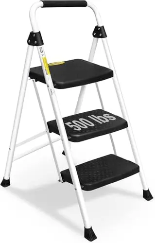 SocTone 3-step foldable ladder in white with wide anti-slip pedals